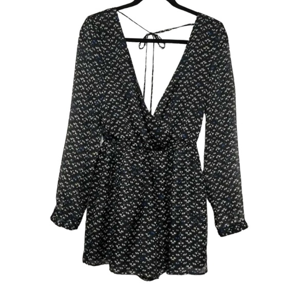 Revolve-BCBGeneration Surplice Romper in Black Combo Size M Tie Back Long Sleeve - Picture 3 of 12